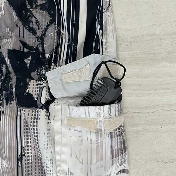 Reduced again! Men’s Oakley swim suit with pockets and comb - Picture 5 of 5